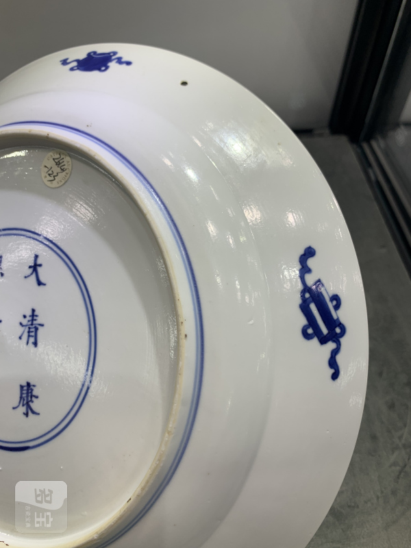 清康熙青花惠明寄书人物故事纹折沿大盘 - 图9